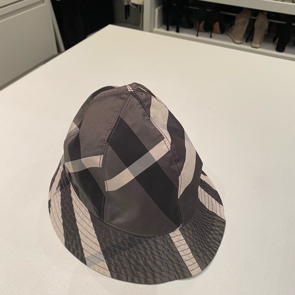 Burberry reversible bucket hat
